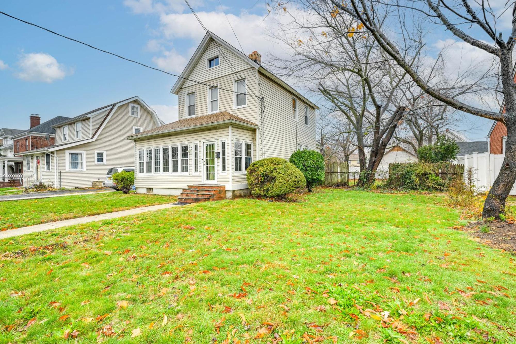 Charming Long Island Home With Fenced Yard! Freeport Bagian luar foto