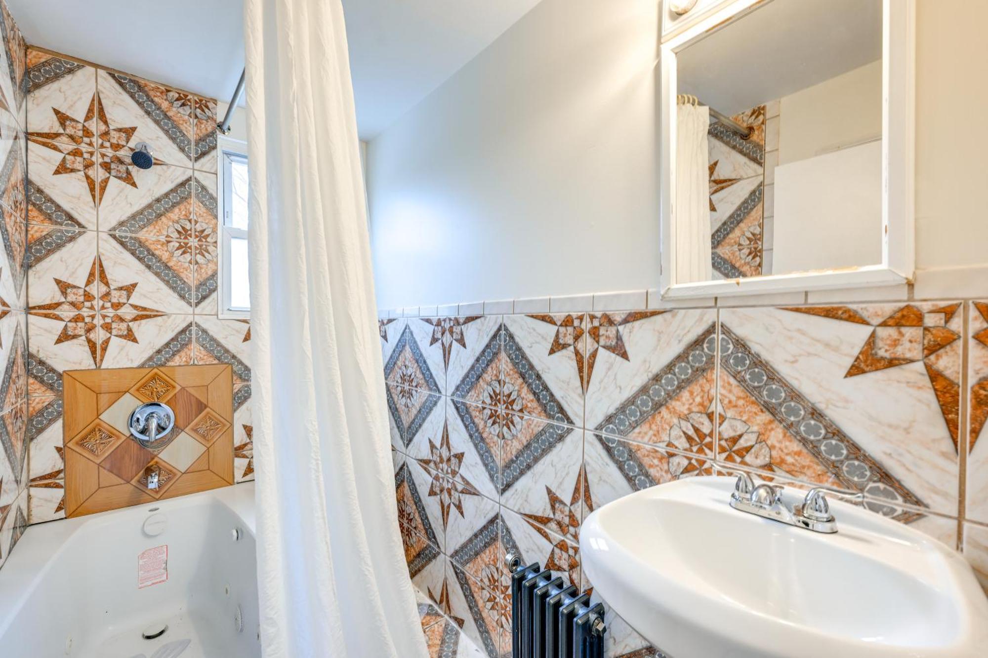 Charming Long Island Home With Fenced Yard! Freeport Bagian luar foto