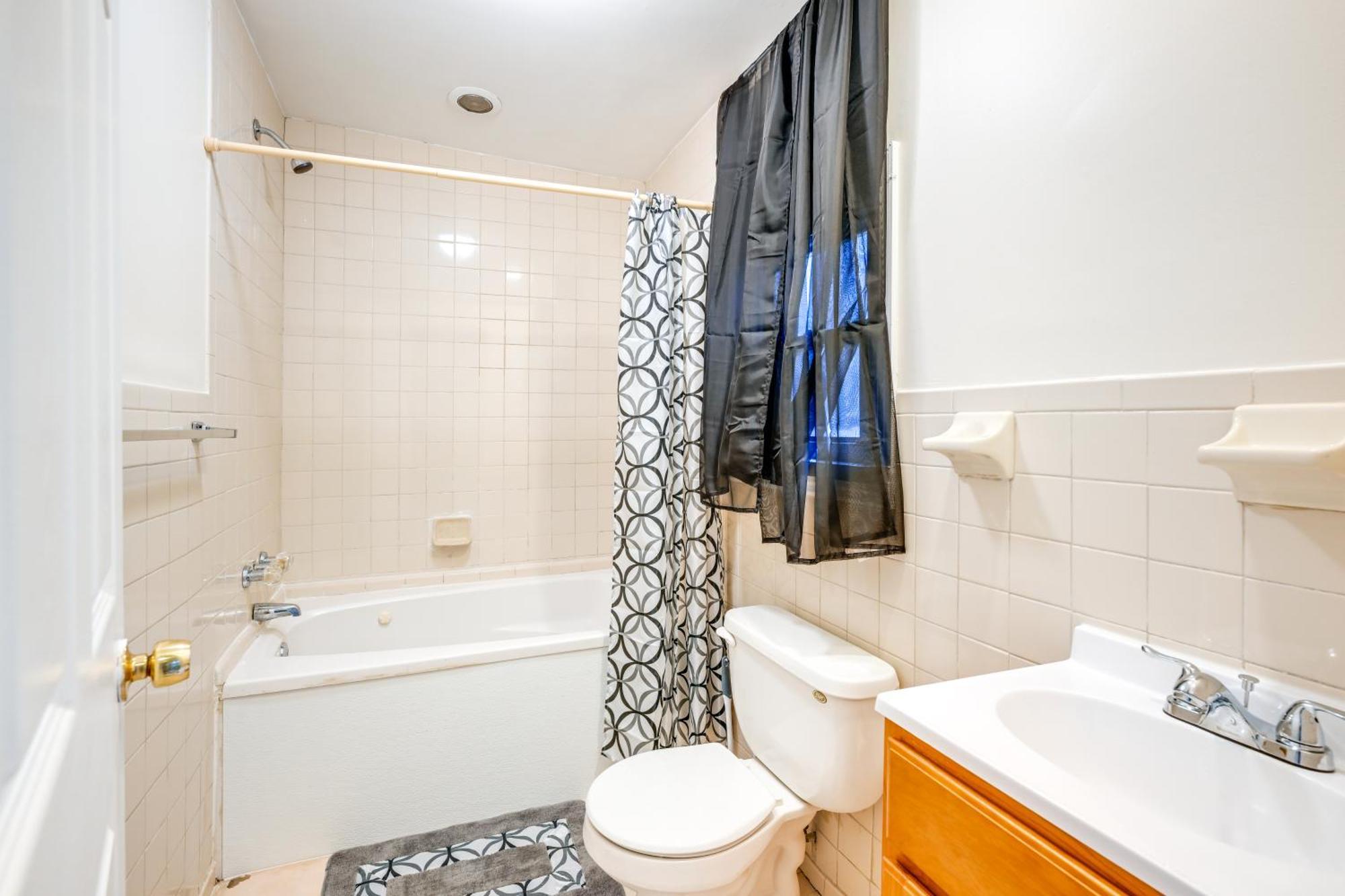 Charming Long Island Home With Fenced Yard! Freeport Bagian luar foto