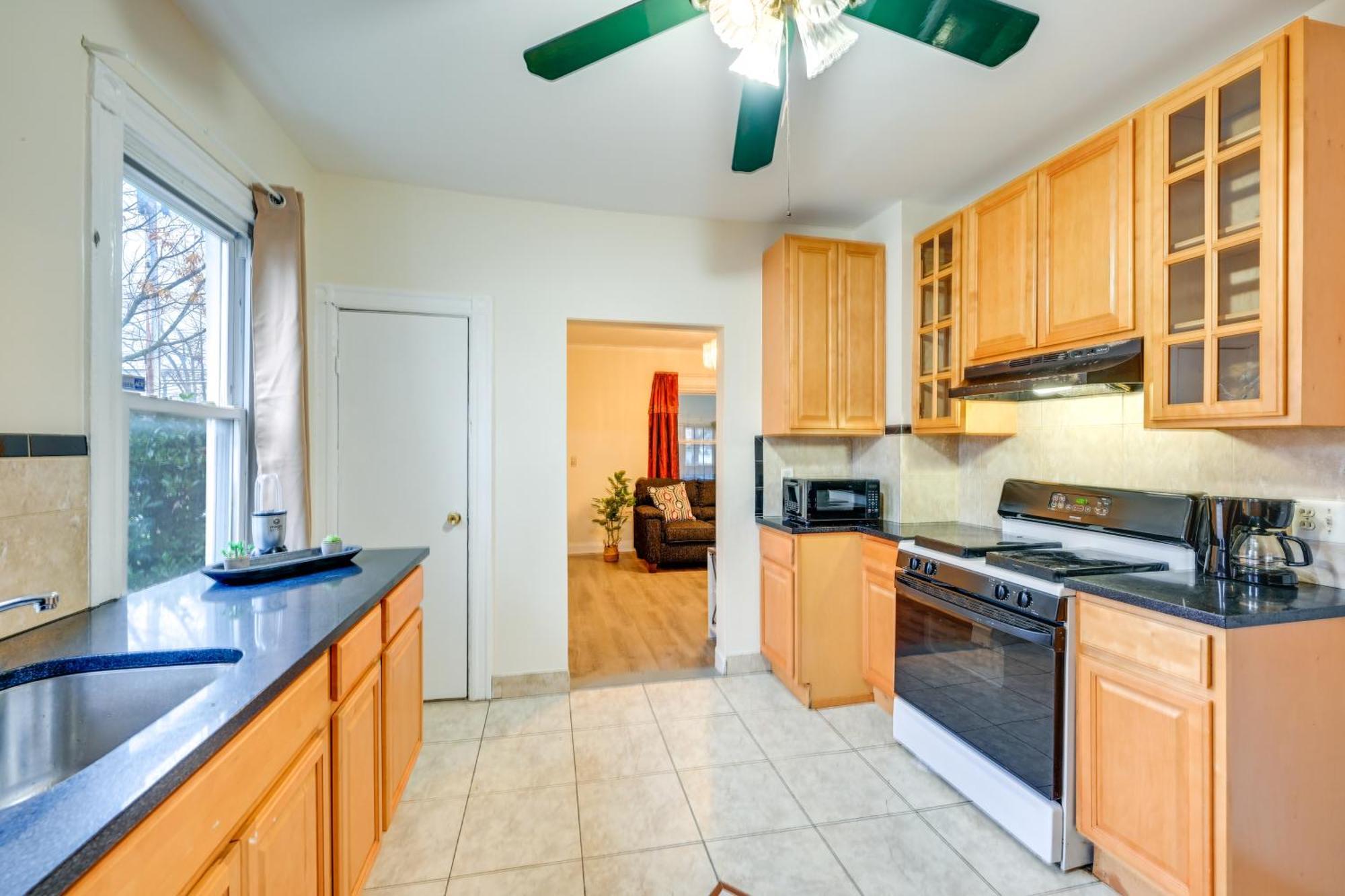 Charming Long Island Home With Fenced Yard! Freeport Bagian luar foto