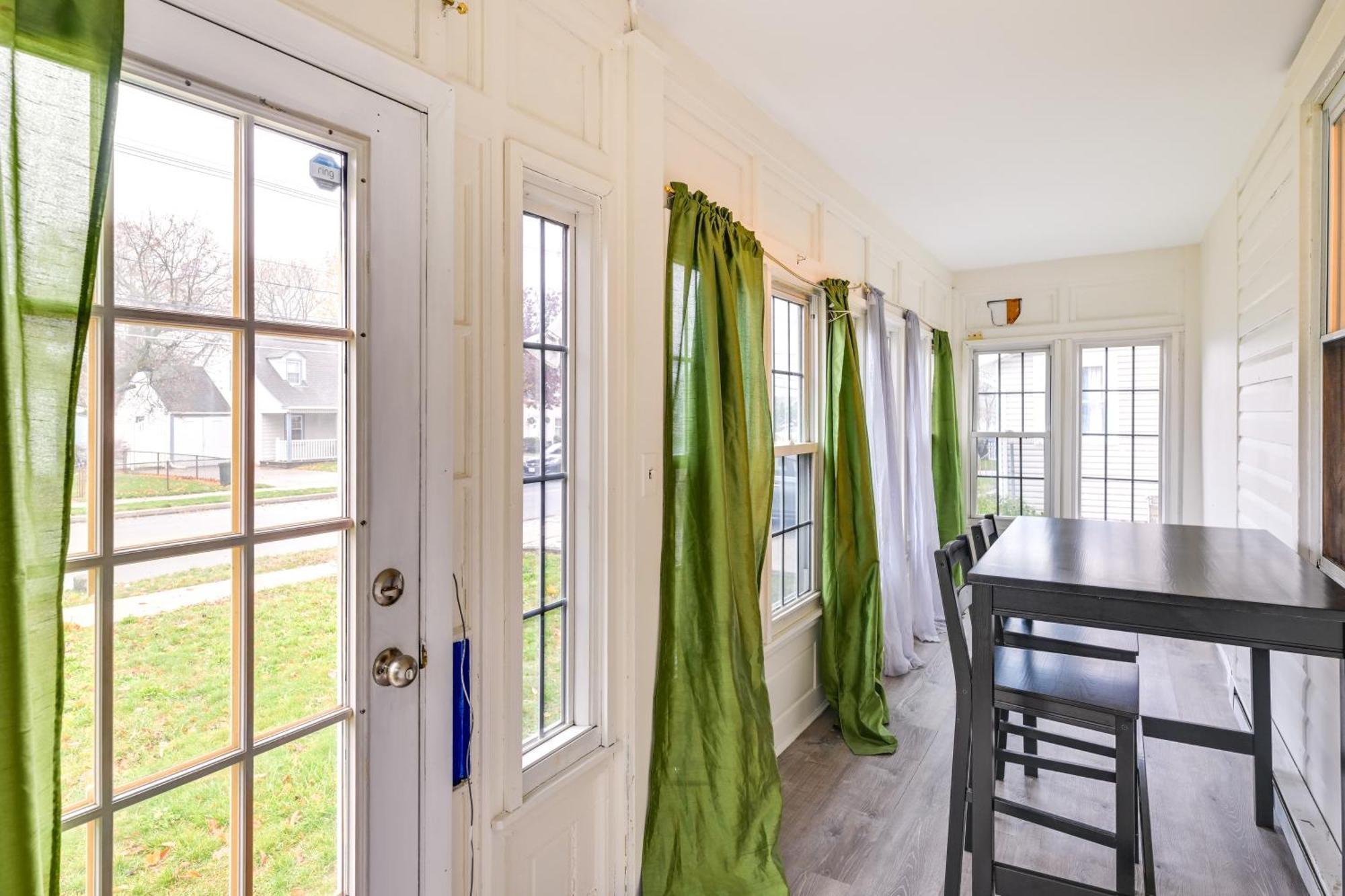 Charming Long Island Home With Fenced Yard! Freeport Bagian luar foto