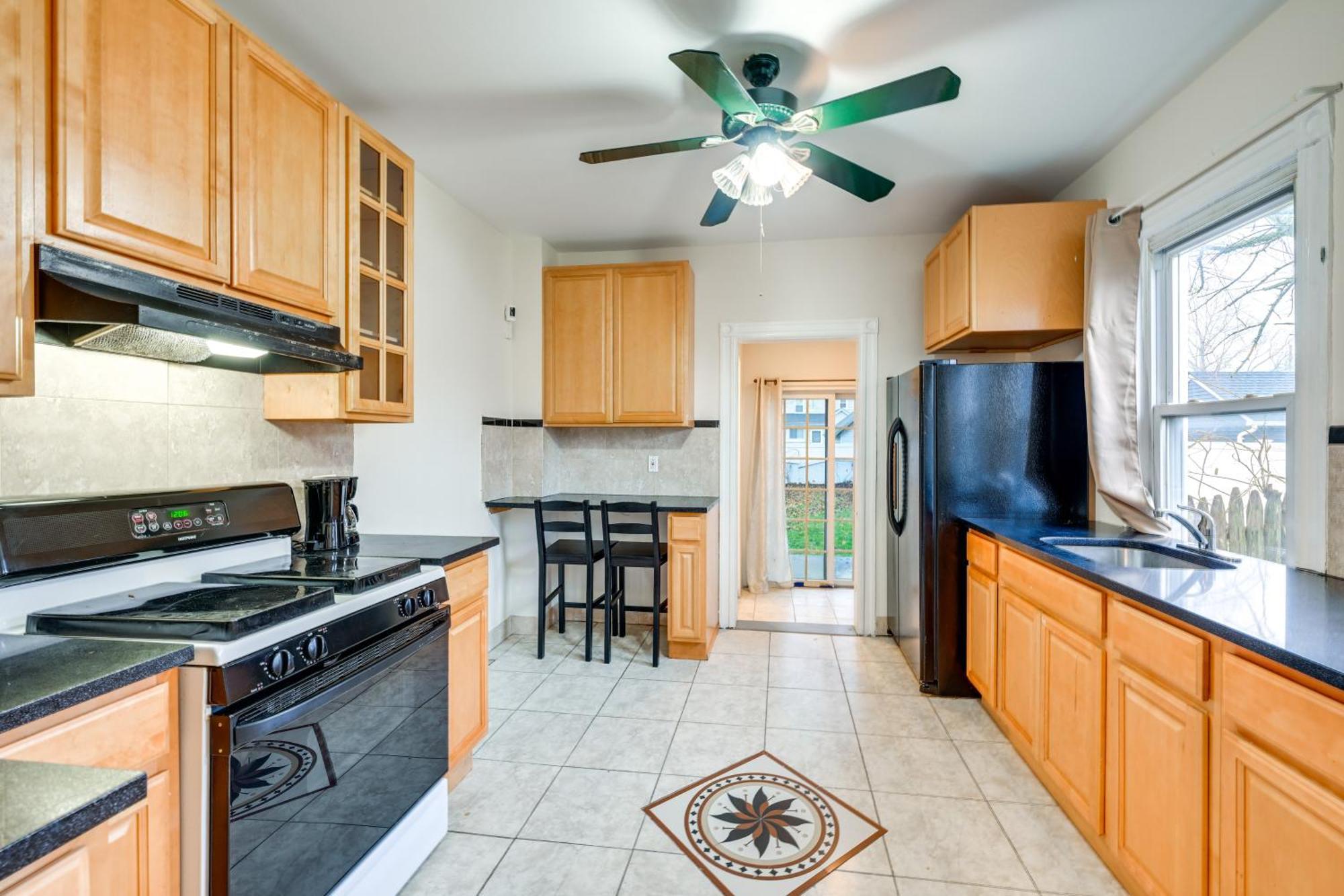 Charming Long Island Home With Fenced Yard! Freeport Bagian luar foto
